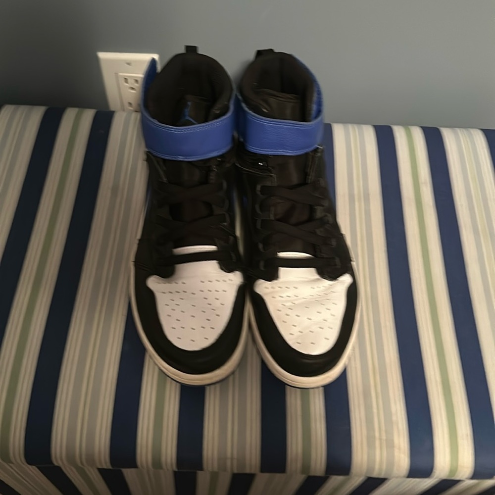 Jordan 1 mid slightly used no box